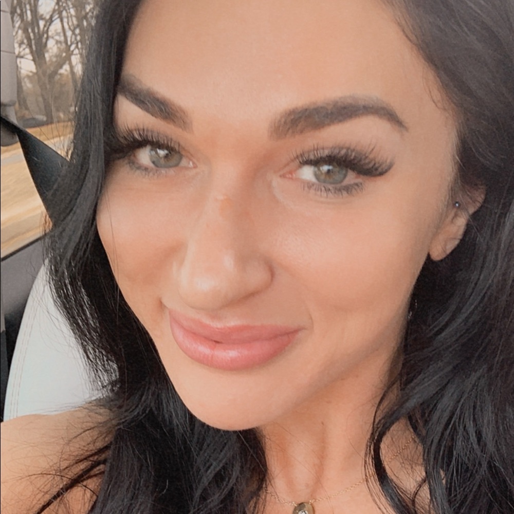 Meet your Posher, Raylea